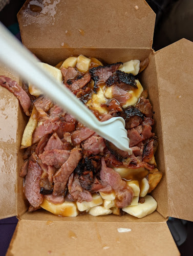 Comentarii opinii despre L'Authentique Poutine and Burgers