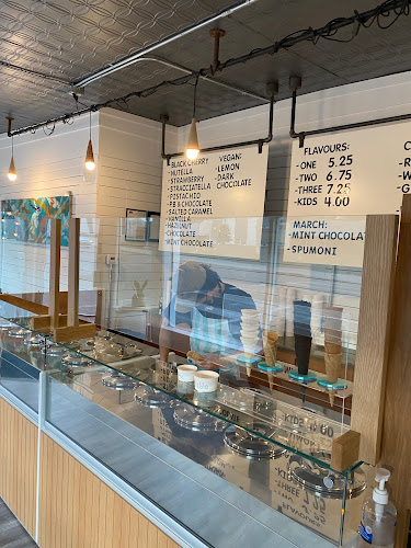 236 4 St NE, Calgary, AB T2E 3S2