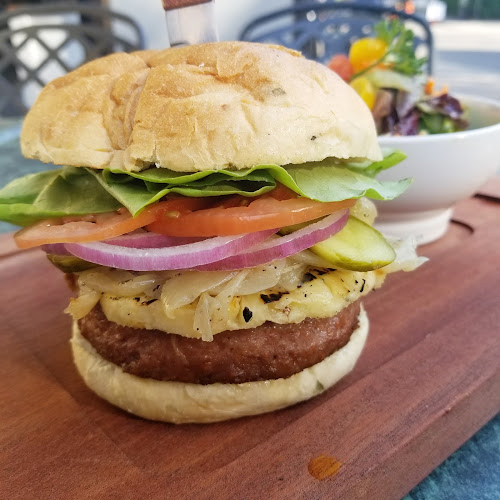 Riptide Beach Pub - Hospitality and gastronomy