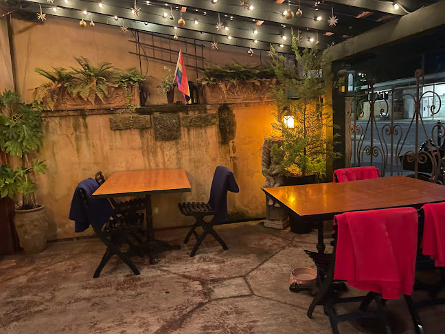 944 Fort St, Victoria, BC V8V 3K2