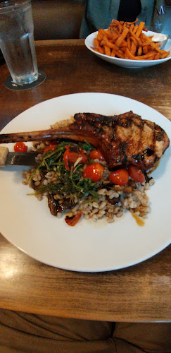 Comentarii opinii despre Borealis Grille & Bar (Kitchener)