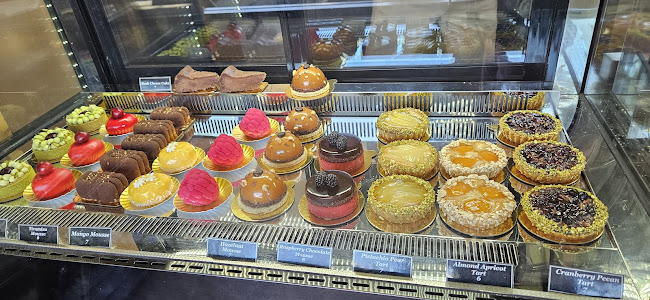 823 15th St W, North Vancouver, BC V7P 1M7