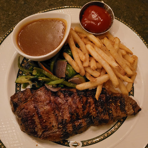 Mano's Restaurant & Lounge