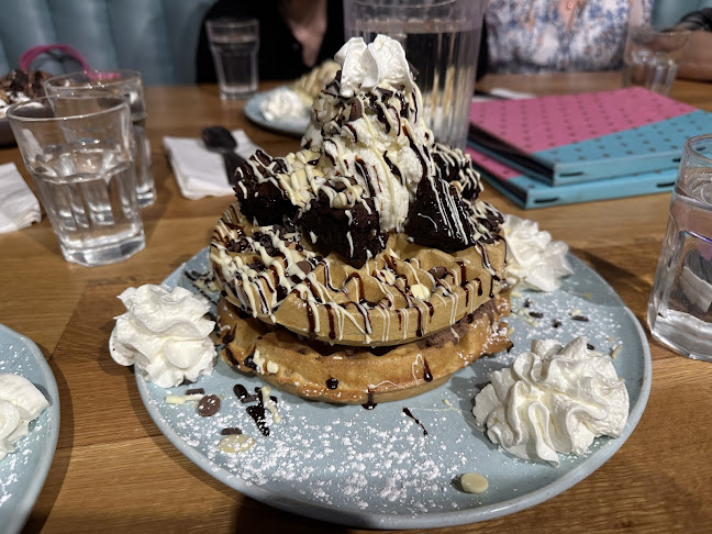 Comentarii opinii despre D Spot Dessert Cafe Calgary 17th Ave