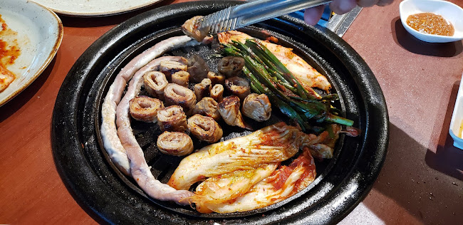 Meat table 육첩반상 (Hwaro Korean BBQ)