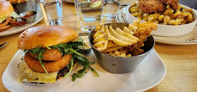 Tap & Barrel • Shipyards - North Vancouver