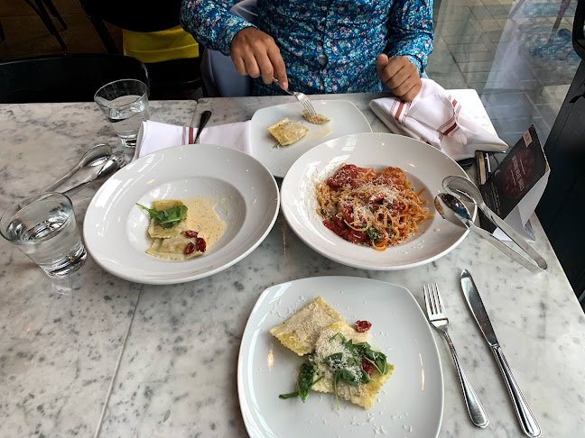 Opinii despre Trattoria Park Royal în West Vancouver - Hospitality and gastronomy