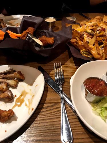 2750 Iris St, Ottawa, ON K2C 3C9