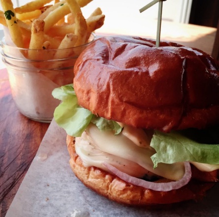 Comentarii opinii despre The Henry