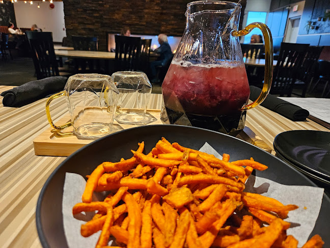 ROMEOs Kitchen + Spirits - Hospitality and gastronomy