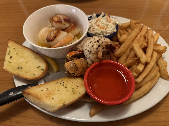 The Boathouse Seafood Restaurant And Waterfront Patio - Hospitality and gastronomy