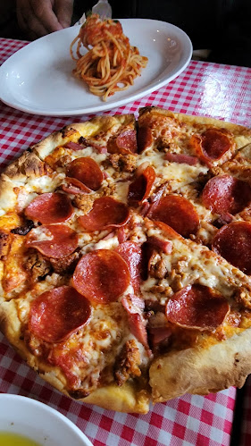 Fiamo Pizza & Wine Bar - Victoria