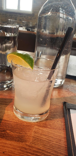 Opinii despre Cibo Waterfront Cafe în Winnipeg - Hospitality and gastronomy