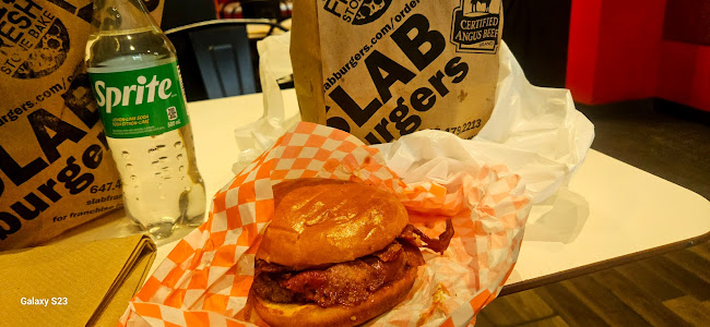 47 Charles St W B, Toronto, ON M5S 3L9