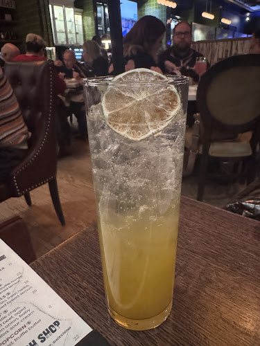 Comentarii opinii despre Hart's Table & Bar