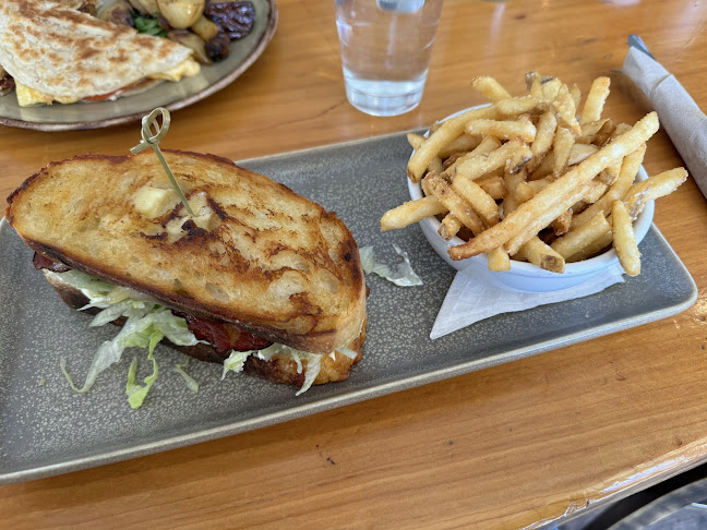 Comentarii opinii despre Big Feast Bistro