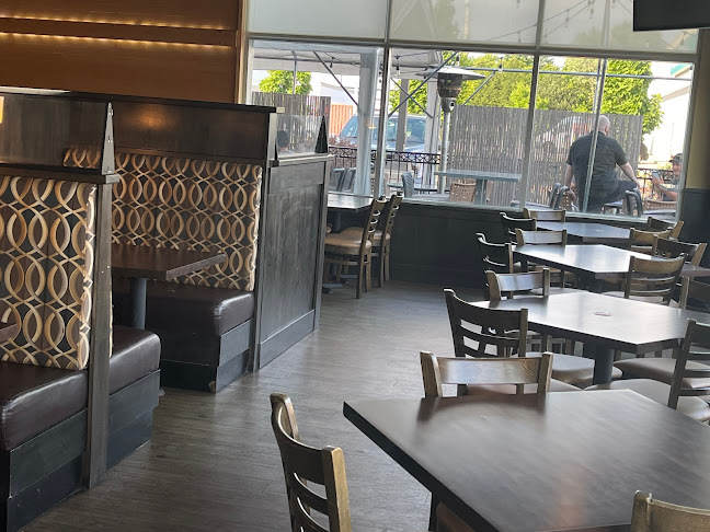Corner Bar and Grill - Orléans