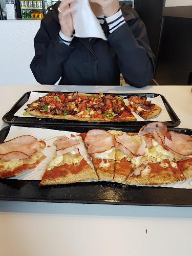 Opinii despre LOVEPIZZA St Albert în St. Albert - Hospitality and gastronomy