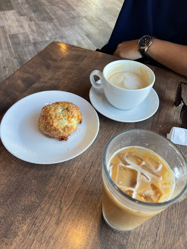 3024 Hurontario St, Mississauga, ON L5B 4M4