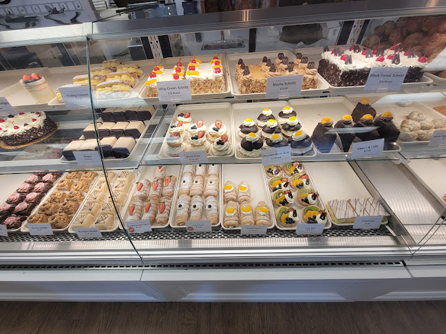 Dutch Delicious Bakery & Deli