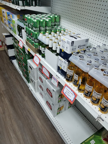 Opinii despre T's Liquor în Edmonton - Hospitality and gastronomy