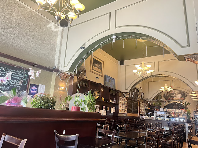 Joyeaux Café & Restaurant