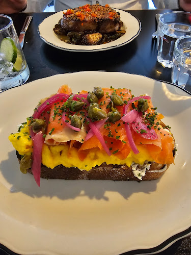 167 Niagara St, Toronto, ON M5V 1C9