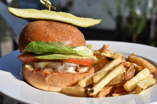 Kingfishers Waterfront Bar & Grill