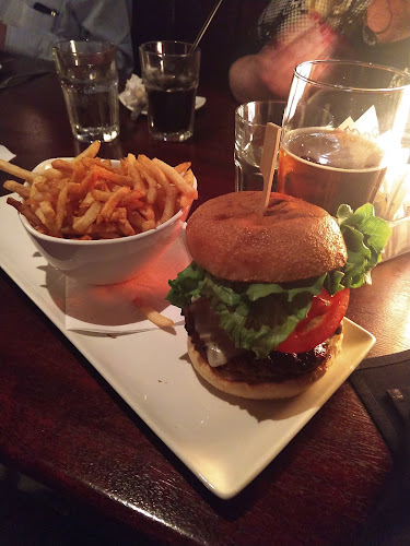 Bâton Rouge Grillhouse & Bar - Hospitality and gastronomy