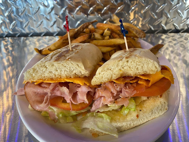 Comentarii opinii despre Dog House Sports Bar Azilda