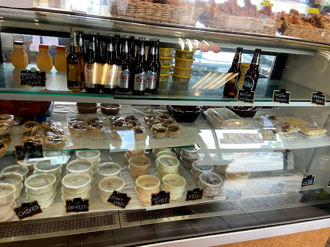 Cadmans Montreal Bagels - Hospitality and gastronomy