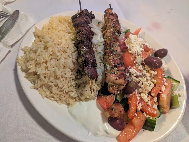 Opinii despre Yiannis Taverna Greek Restaurant în Edmonton - Hospitality and gastronomy