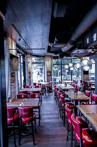 Browns Socialhouse Lower Lonsdale - Hospitality and gastronomy