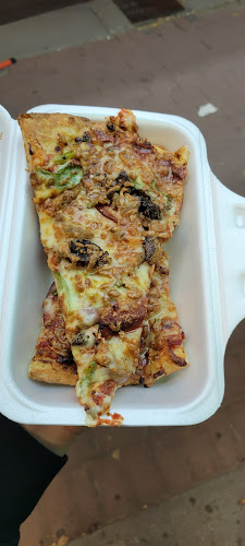 Queen's Pizza - Edmonton