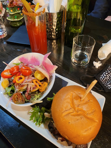 160 Bay St, Ottawa, ON K1R 7X8