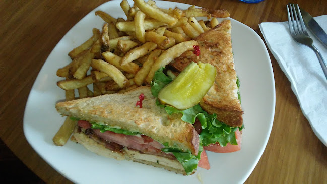 919 Fort St, Victoria, BC V8V 3K3