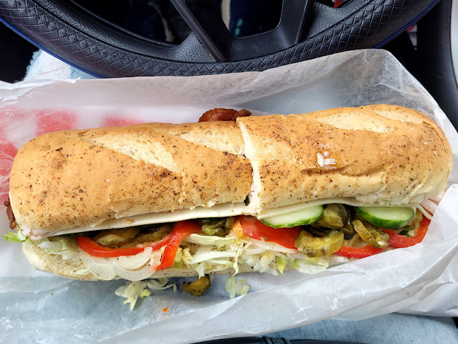 Opinii despre Cheryl's Deli & Subs în Niagara Falls - Hospitality and gastronomy