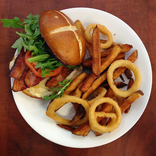 3033 King George Blvd #8, Surrey, BC V4P 1B8