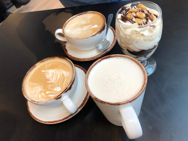 Comentarii opinii despre HomeQuarter Coffeehouse & Bakery