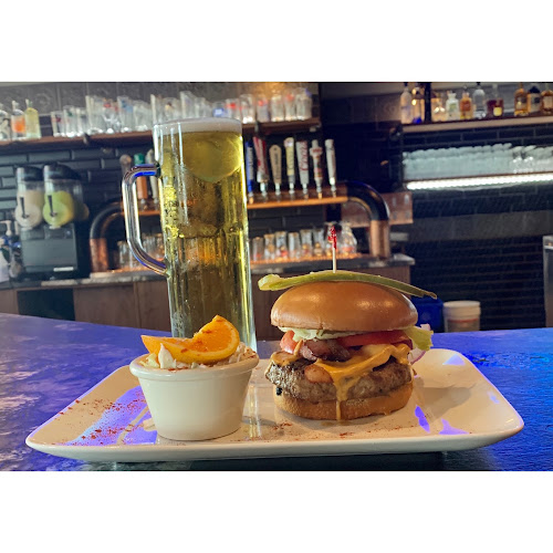 Opinii despre Bridges Ale House & Eatery, Bridges Liquor Store în Saskatoon - Hospitality and gastronomy