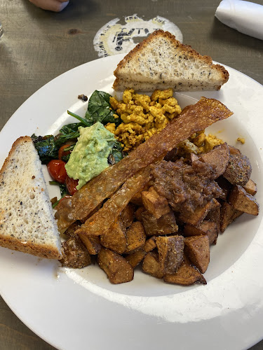 207 Bell St N, Ottawa, ON K1R 5B8