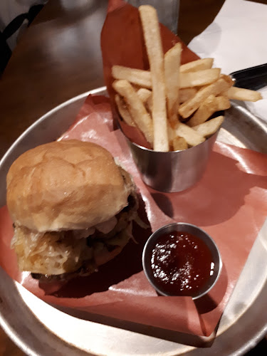 125 Wellington St W, Toronto, ON M5J 0E8