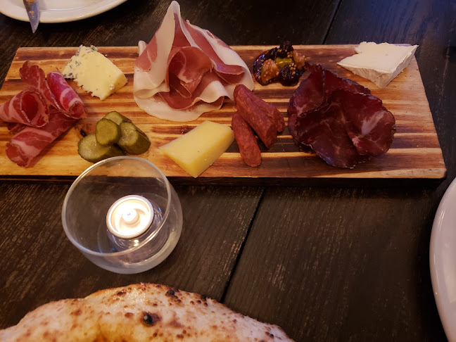 221 Ossington Ave, Toronto, ON M6J 2Z8