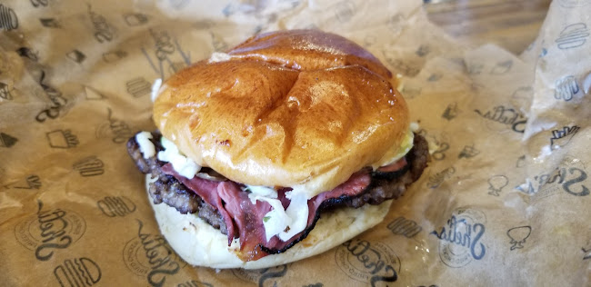 Sheli's Burgers & Fried Chicken - Thornhill