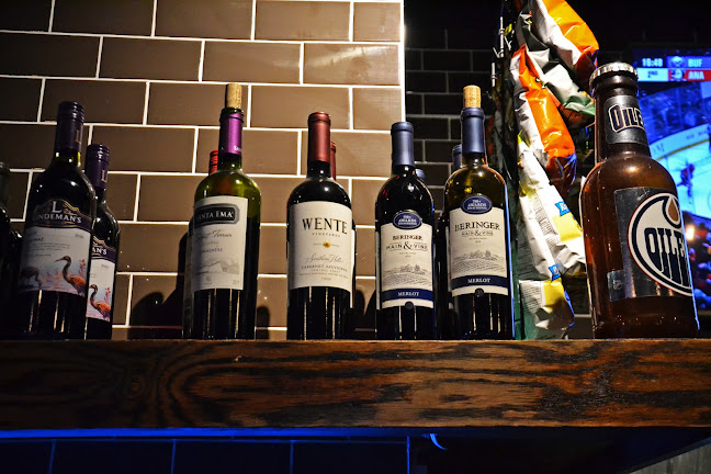 Mona Lisa Pub | Sports Pub in Edmonton | Karaoke Night | Pool League Tournaments - Edmonton