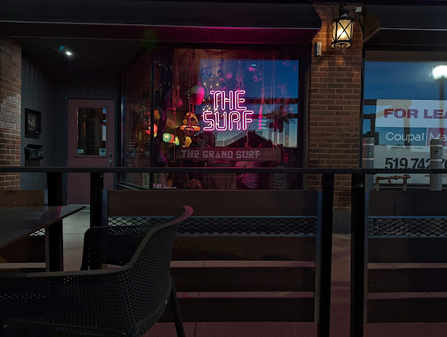 Opinii despre The Grand Surf Lounge în Kitchener - Hospitality and gastronomy