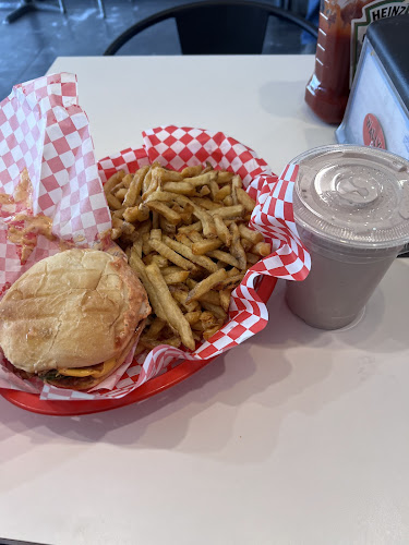 Wally's Burgers - Hospitality and gastronomy
