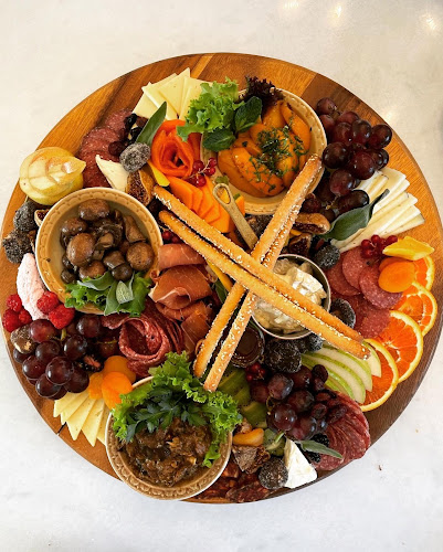 Simply A&R - Windsor