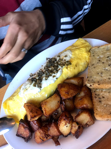 919 Fort St, Victoria, BC V8V 3K3