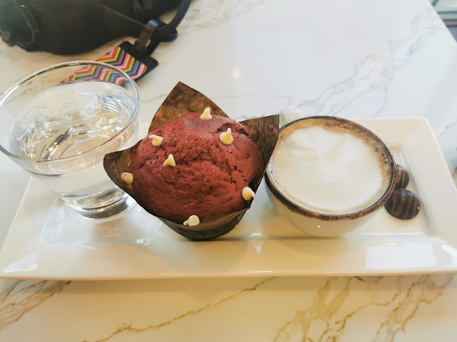 2213 W Broadway, Vancouver, BC V6K 2E4